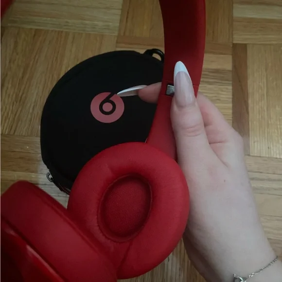 Beats Solo Red - Picture 7 of 11